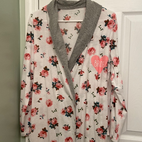 Floral bride robe - Picture 1 of 7
